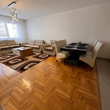 Big Spacious Apartment In Pej Center With Wi-Fi Peje Exterior foto