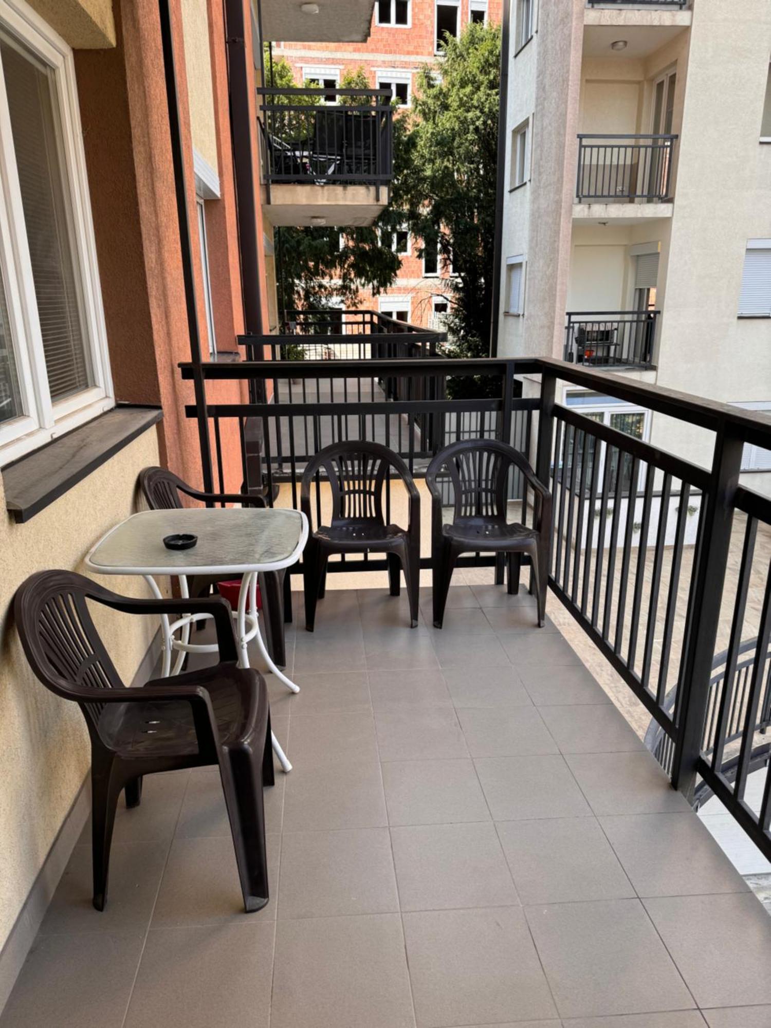Big Spacious Apartment In Pej Center With Wi-Fi Peje Exterior foto